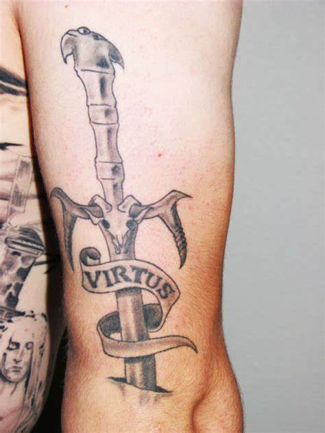 tatuagem estoica virtus